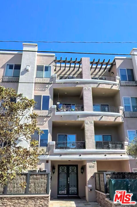 Building Photo - 1410 N Curson Ave