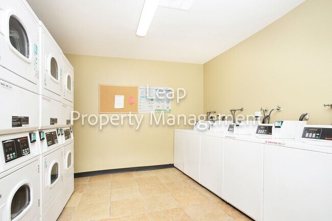 Building Photo - 1490 W Lambert Rd