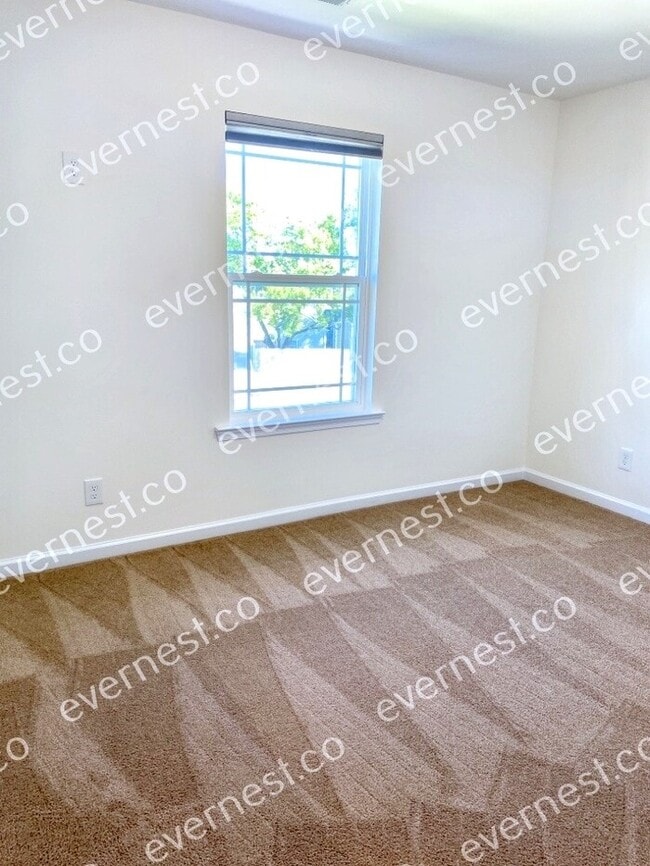 Building Photo - 102 Ridgeway St