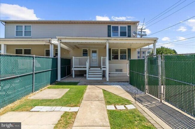 Building Photo - 1268 Delbert Ave