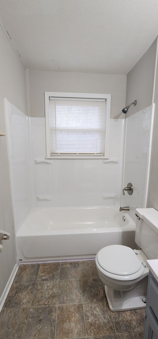 Building Photo - Nice, 3 Bedrooms, 1 Bath, Brick Ranch Home...