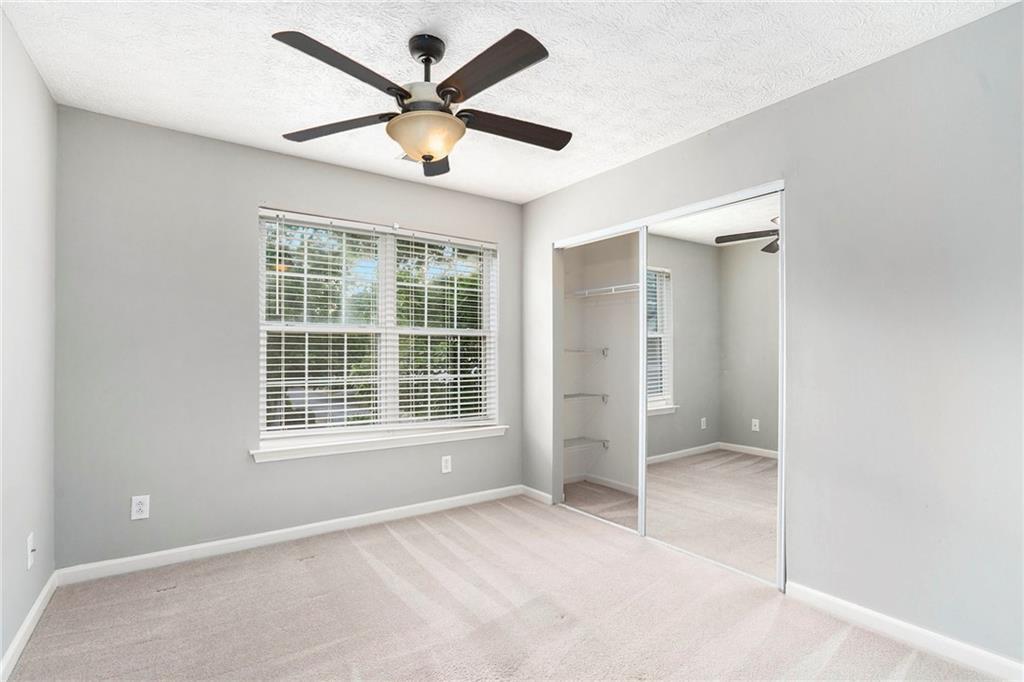 Building Photo - 139 W Oaks Pl