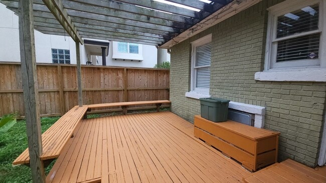 Building Photo - 2039 W Main St