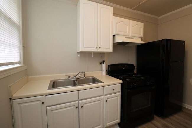 Building Photo - Live Near It All – 2 Bedroom Gem in Columb...
