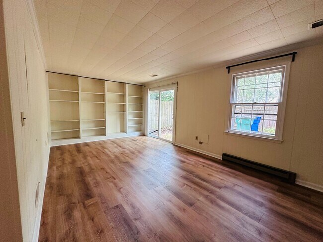 Building Photo - 109 Yorkshire Ct