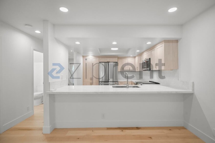 Building Photo - Unit