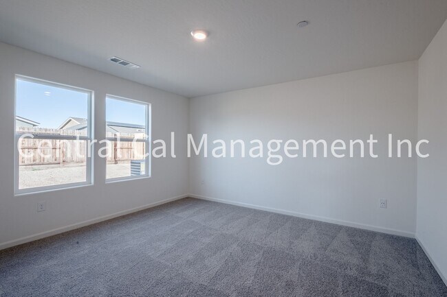 Building Photo - 4 Bedroom/2 Bath Home with Solar in the Desired Southwest - $2500 Per Month!