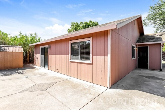 Building Photo - 103 Tinker Way