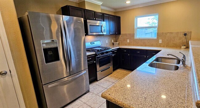 Building Photo - 8018 Chasewood Dr