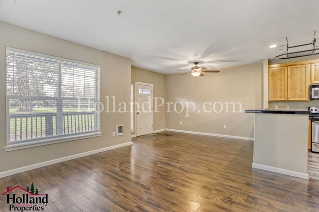 Building Photo - Elegant One-Bedroom Condo with Natural Light & Prime Location