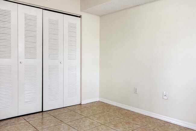 Building Photo - 5065 Wiles Rd