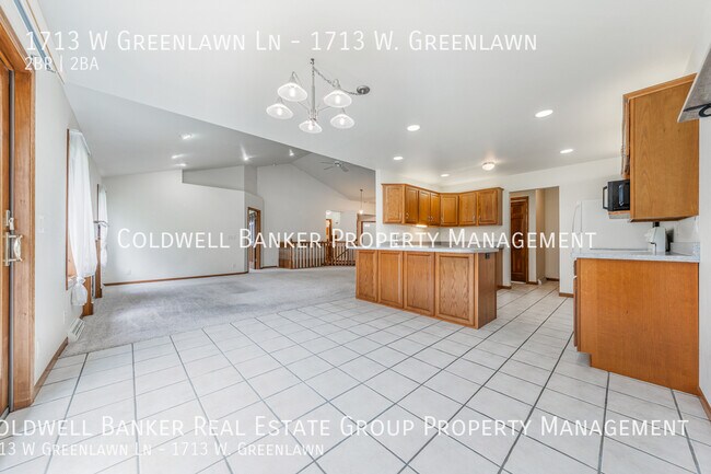 Building Photo - 1713 W Greenlawn Ln