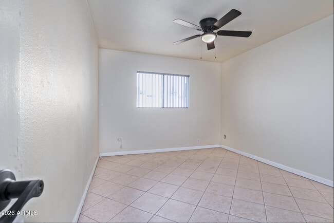 Building Photo - 932 E Concorda Dr