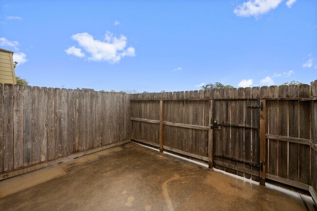Building Photo - 11550 Chimney Rock Rd