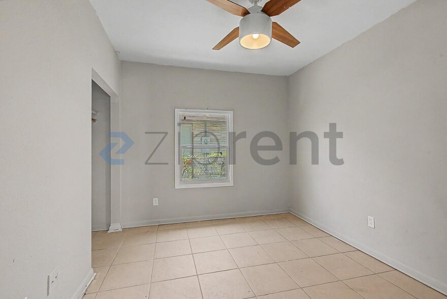 Building Photo - Unit