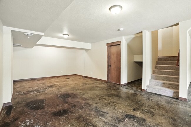 Building Photo - 23732 N Lakeview Blvd
