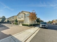 Building Photo - Beautiful 3BD Home in Hayward – Over 2,200 Sq Ft of Comfortable Living