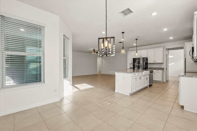 Building Photo - 3925 Green Sabal Dr