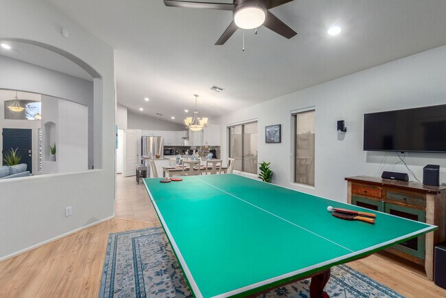 Building Photo - 214 N 165th Dr