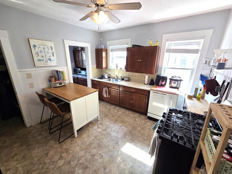 Building Photo - 33 Electric Ave