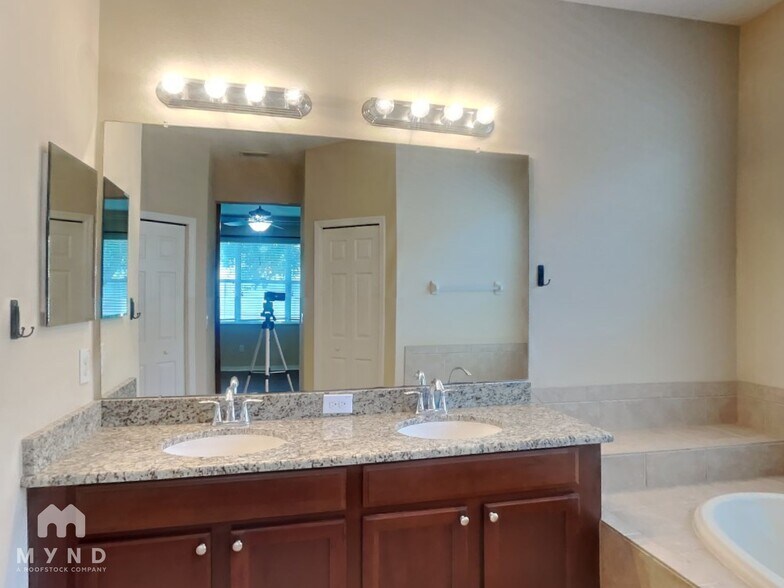 Building Photo - 7414 Forest Mere Dr
