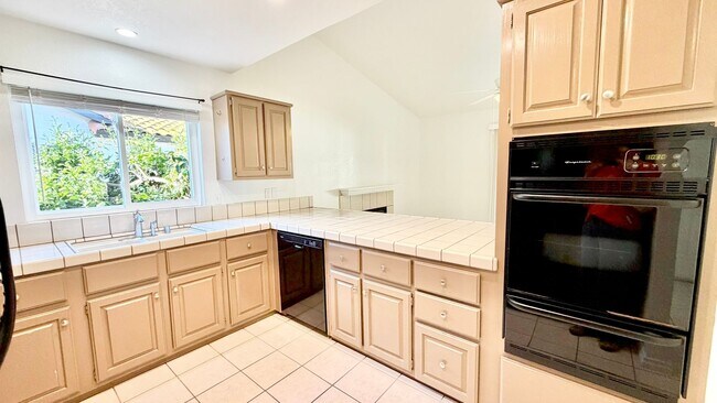 Building Photo - Lovely Single-Story Home in the Friendly a...