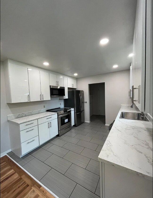 Building Photo - 1137 Tedford St SE