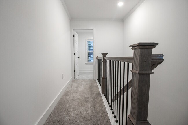 Building Photo - 2036 Warbler Dr