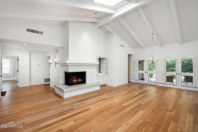 Building Photo - 8526 E Vista Del Lago