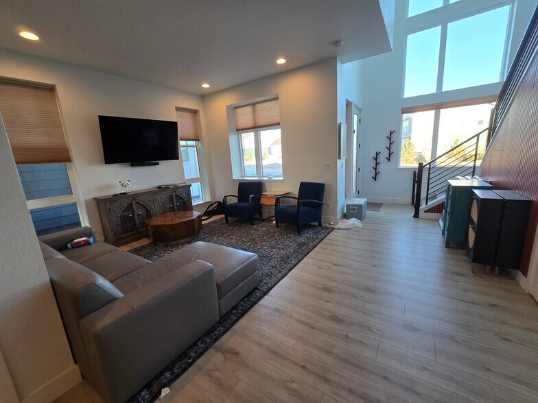 Building Photo - 6051 N Malta St