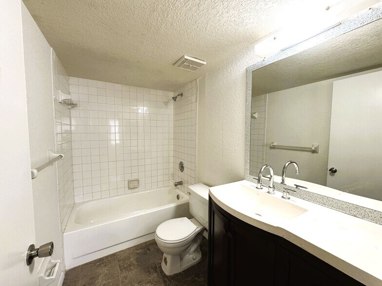 Building Photo - 25100 Sandhill Blvd