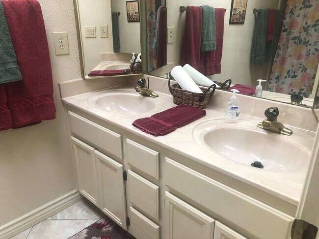 Building Photo - Furnished townhome rental in Sun Lakes Cottonwood Country Club