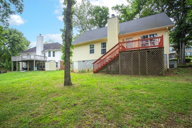 Building Photo - 105 Redbud Dr