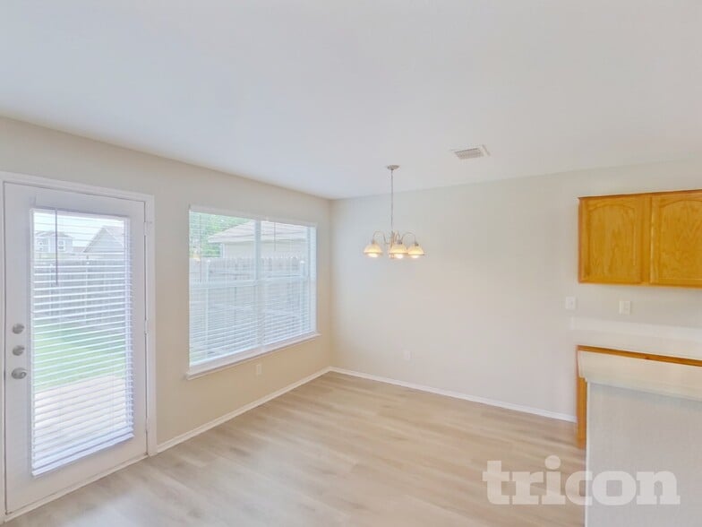 Building Photo - 1461 Pine Ln