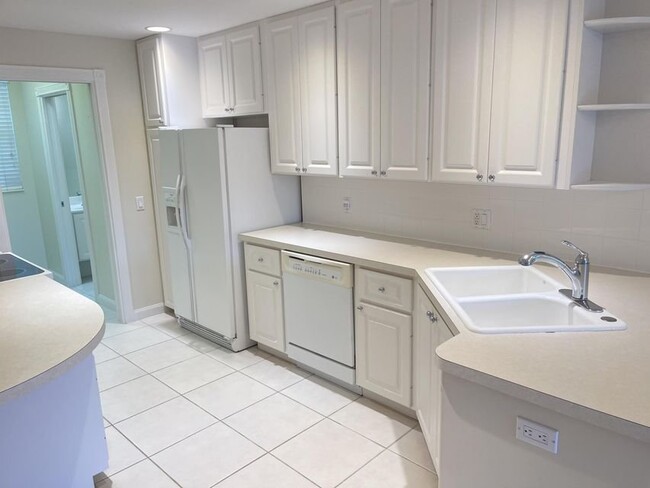 Building Photo - 471 Capistrano Dr