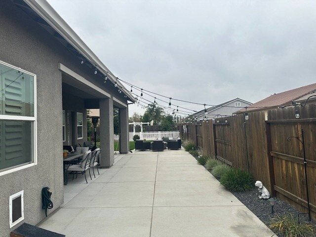 Building Photo - Gorgeous 3 Bedroom 2 Bathroom Manteca Home