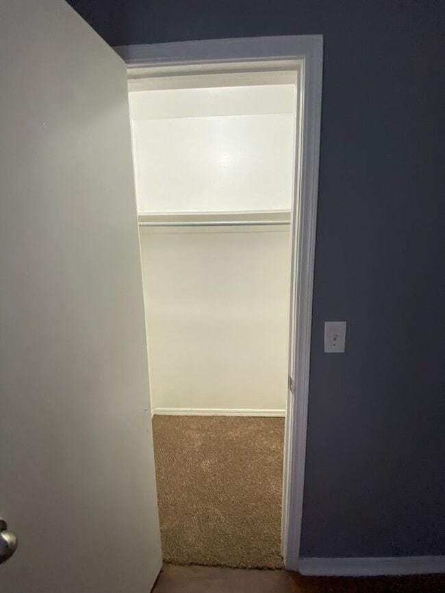 Building Photo - 2 Bedroom 1.5 Bath Apt at the Monterey Square Apts NW OKC