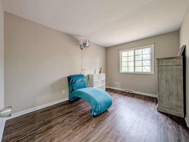 Building Photo - 8616 Hickory Ave