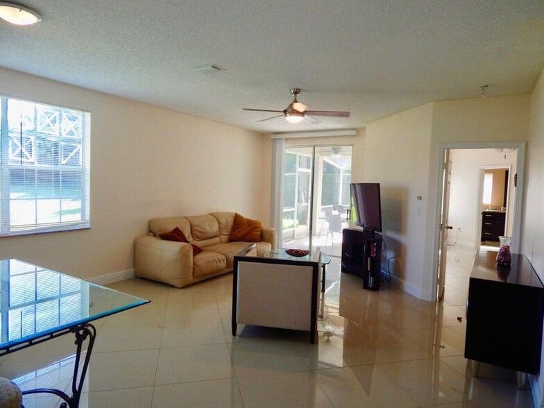 Building Photo - 20970 Via Oleander