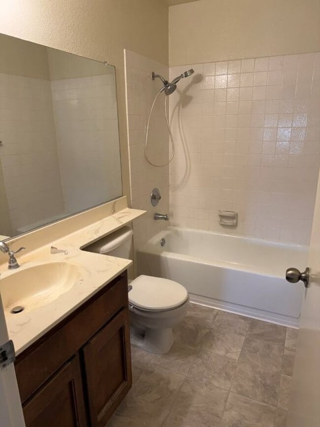 Building Photo - Updated 4 Bedroom 2.5 Bath Vacaville *Star...