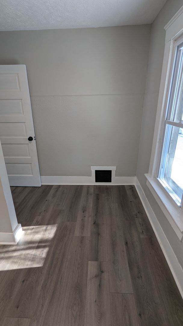 Building Photo - Welcome to this newly renovated, 3-bedroom home located in the heart of Akron