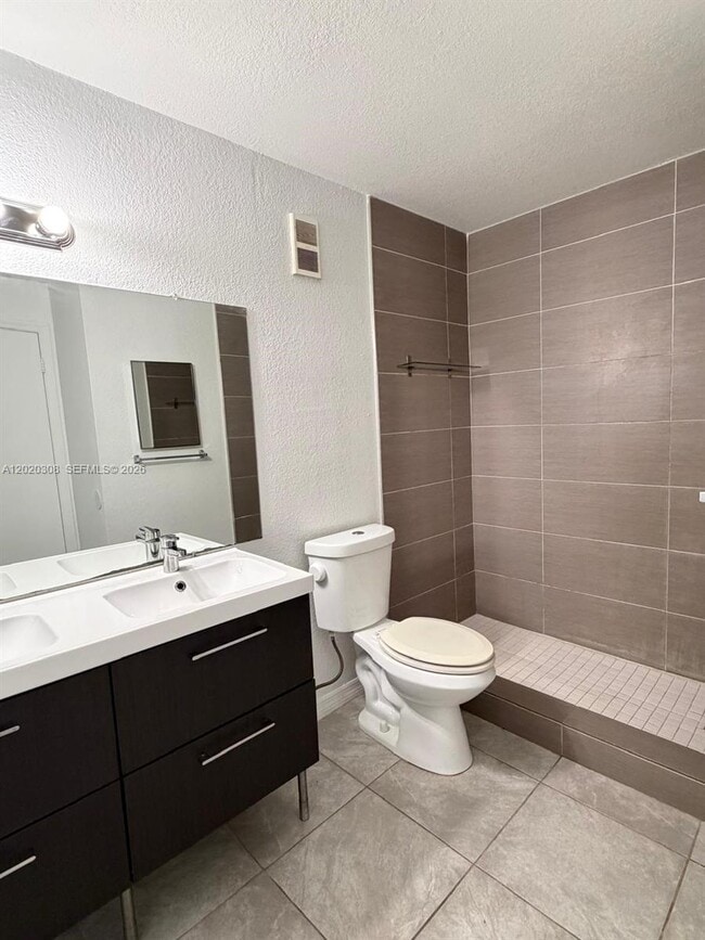 Building Photo - 12950 Vista Isles Dr