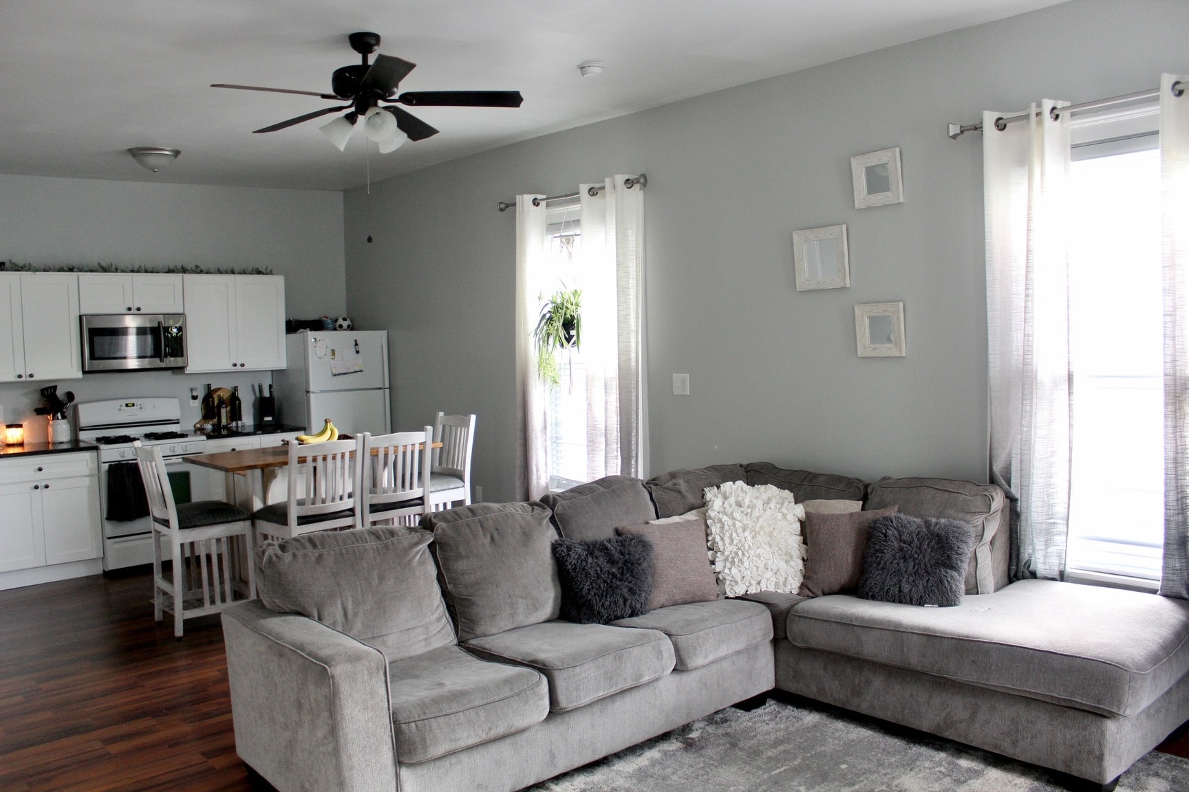 Living room/Eat-in kitchen - 208 Warren St