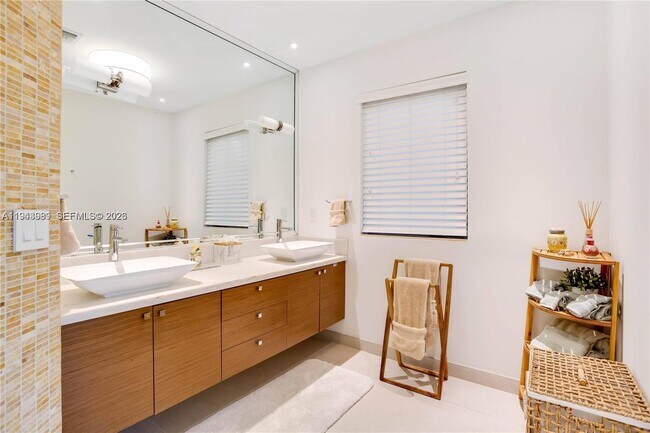 Building Photo - 5911 Alton Rd