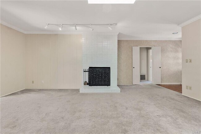 Building Photo - 4020 Vía Picaposte