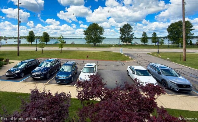 Building Photo - 1603 Cass Lake Rd