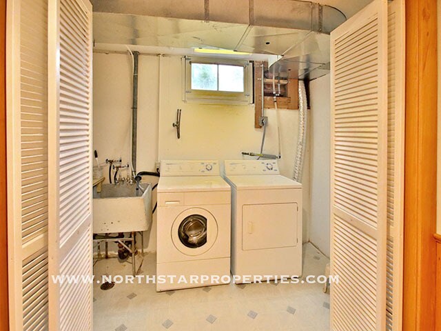 Building Photo - Great Lake Oswego Home Walking Distance to Everything