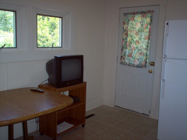 Building Photo - 114 S Smithville Rd