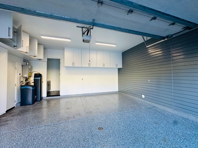 Building Photo - Luxury Estate in Exclusive Gated Community of Orchard Hills