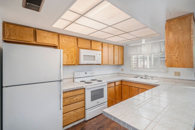 Building Photo - Spacious 2 bedroom home in the heart of Ha...